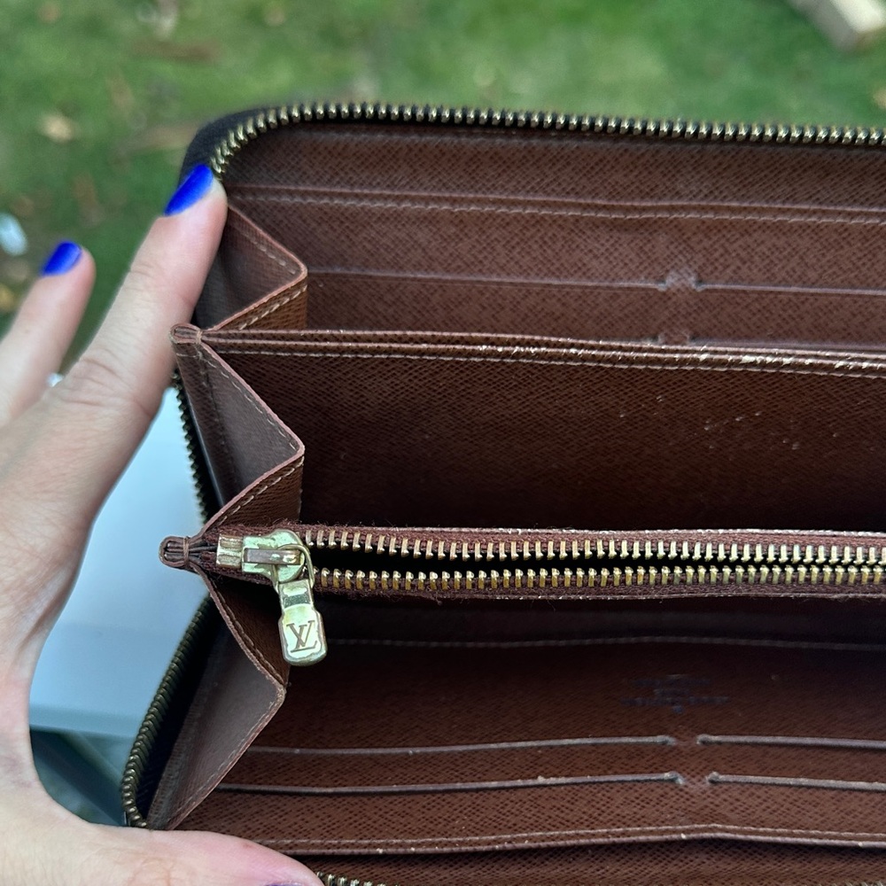 Louis Vuitton Monogram Zippy Wallet - Picture 10 of 16